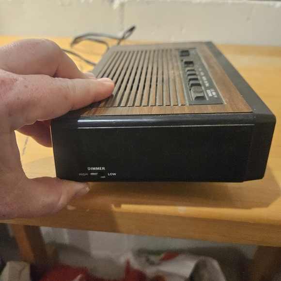 Realistic Chronomatic 211 WoodGrain Digital Alarm Clock AM&FM Radio-Tested&Works - Picture 7 of 8